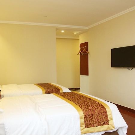 Greentree Inn Huai'An Bus Station Golden Eagle Xinya Huaihai Road Business Hotel Екстер'єр фото