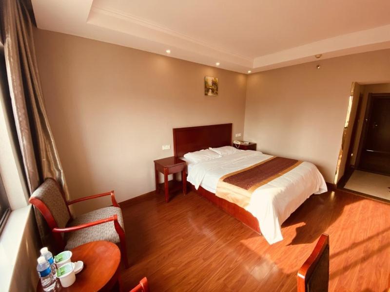 Greentree Inn Huai'An Bus Station Golden Eagle Xinya Huaihai Road Business Hotel Екстер'єр фото
