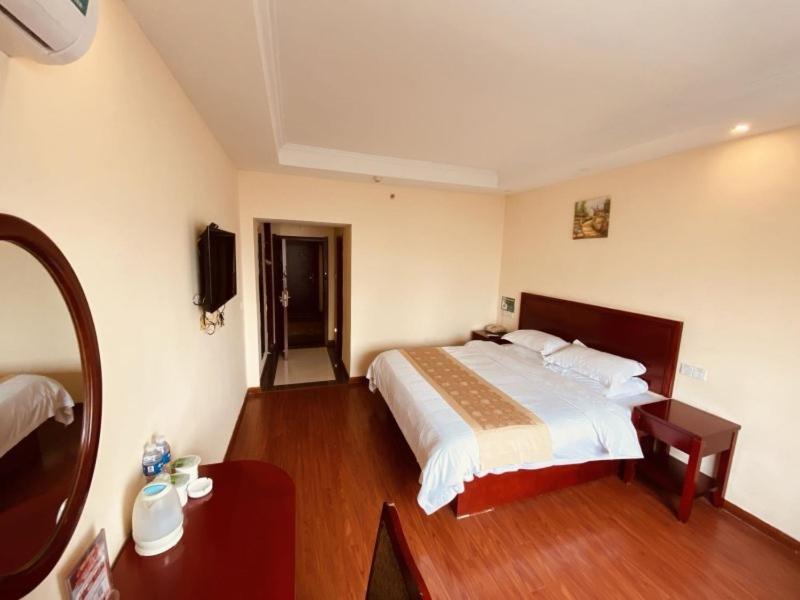 Greentree Inn Huai'An Bus Station Golden Eagle Xinya Huaihai Road Business Hotel Екстер'єр фото