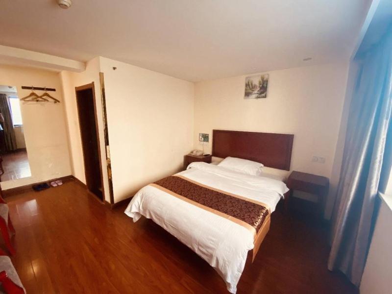 Greentree Inn Huai'An Bus Station Golden Eagle Xinya Huaihai Road Business Hotel Екстер'єр фото