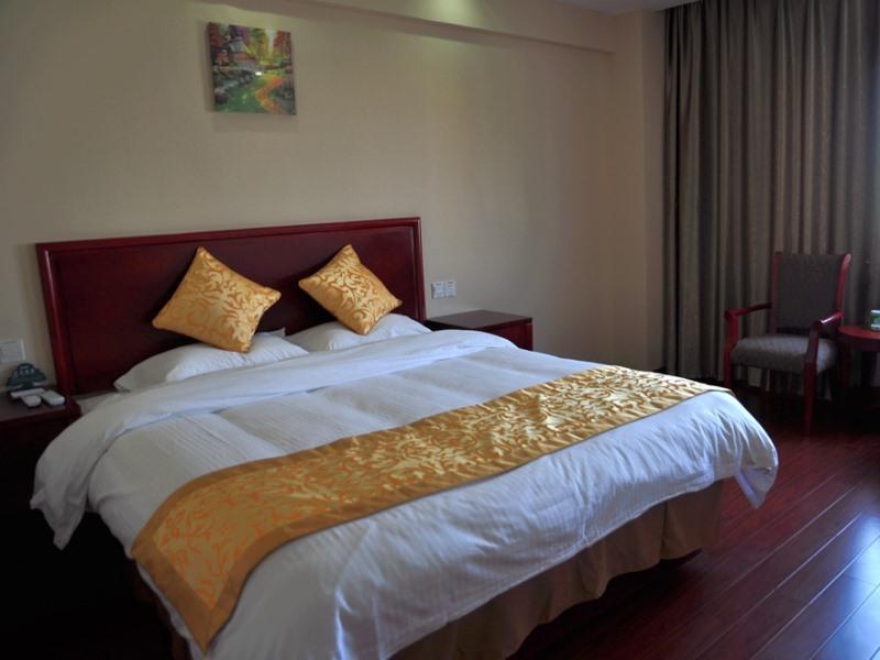 Greentree Inn Huai'An Bus Station Golden Eagle Xinya Huaihai Road Business Hotel Екстер'єр фото